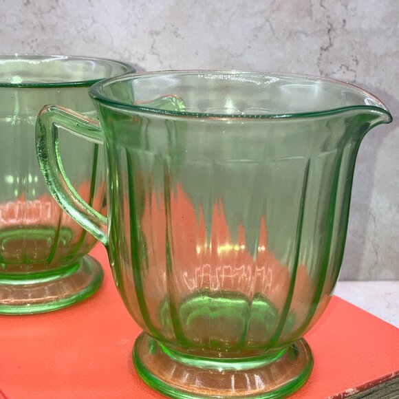 Vintage 1930’s 16 Panel Green Uranium Glass Cream and Sugar Set. Brilliant Glow - Picture 6 of 8